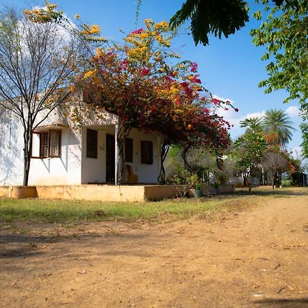 The Mountain Retreat Hotel Tiruvannāmalai Exterior photo
