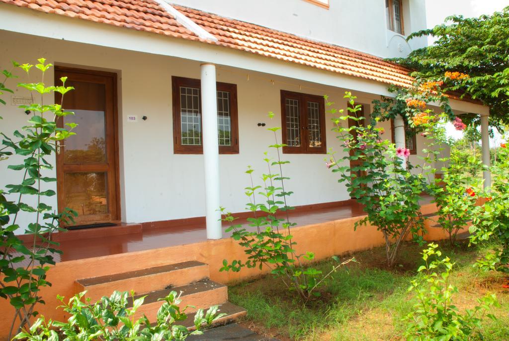 The Mountain Retreat Hotel Tiruvannāmalai Exterior photo
