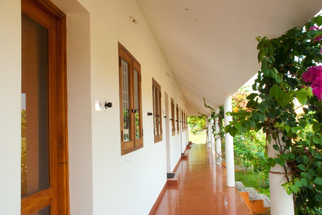 The Mountain Retreat Hotel Tiruvannāmalai Exterior photo